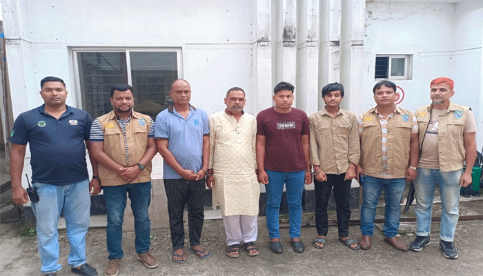 ১৭ লাখ টাকায় পুলিশের চাকরি পাওয়ার স্বপ্ন, শেষমেশ জালিয়াতির জালে ধরা পড়ল দালালচক্র