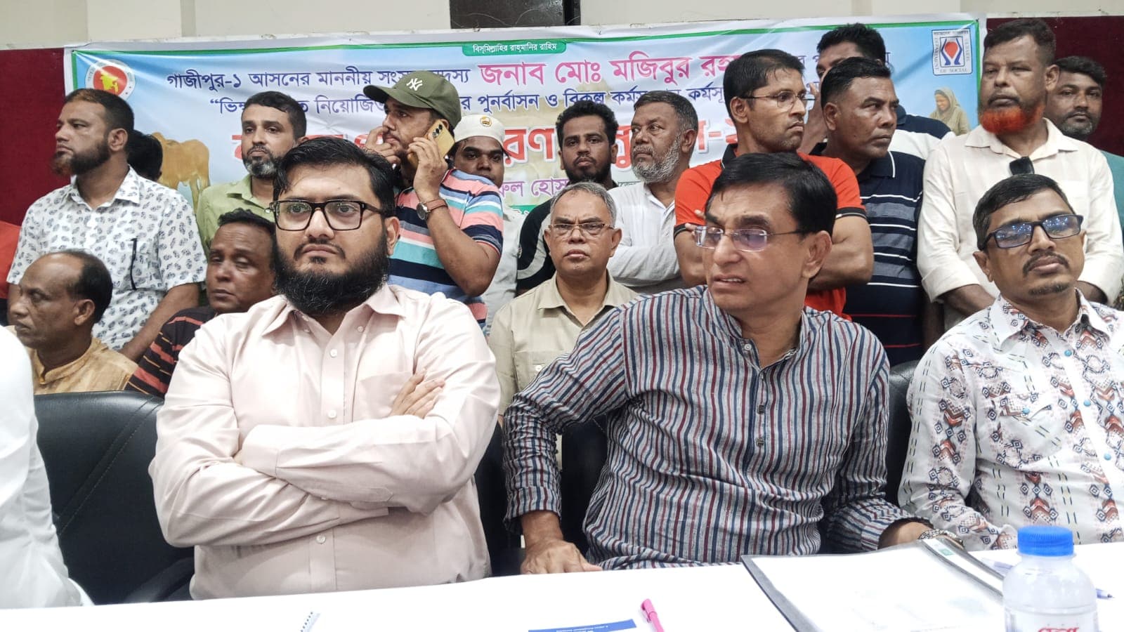 কালিয়াকৈরে ভিক্ষুক পুনর্বাসন ও বিকল্প কর্মসংস্থান সৃষ্টির লক্ষে বকনা গরু বিতরণ অনুষ্ঠিত