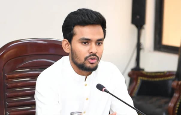 ‘প্রধানমন্ত্রী, আপনি এই সন্ত্রাসীদের থামান’—ক্যাম্পাসে ছাত্রদলের তাণ্ডবে রক্তাক্ত শিক্ষার্থীরা, বিস্ফোরক আসিফ মাহমুদ