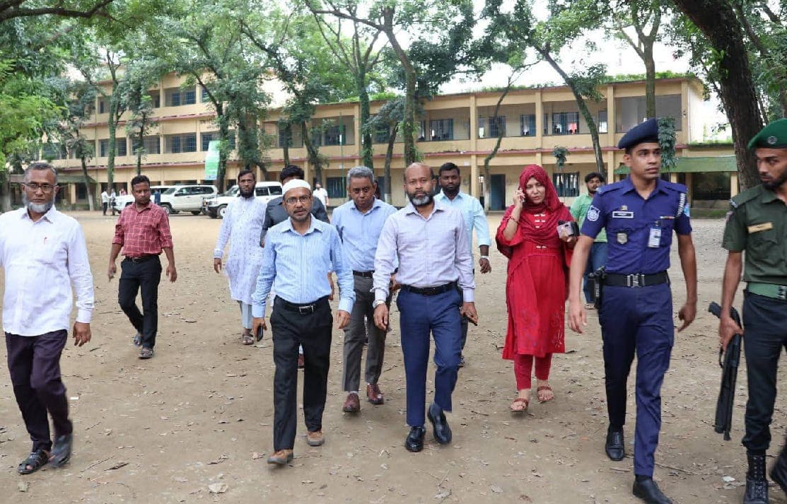 বইয়ের পাতায় নতুন স্বপ্ন: ব্রাহ্মণবাড়িয়ায় শিক্ষার্থীদের মাঝে বই পড়ার উৎসবমুখর জোয়ার
