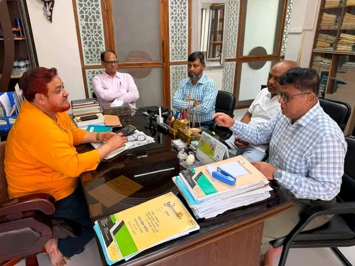 গ্রাহকের নিরবচ্ছিন্ন বিদ্যুৎ সেবা নিশ্চিত করতে এমপি রুহুল আমিনের বৈঠক