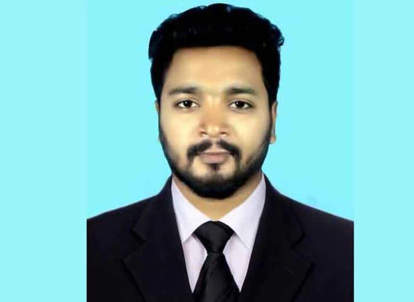 শত শত মানুষের সামনেই রক্তাক্ত রাব্বী, পাসপোর্ট অফিসের সামনে যুবককে নৃশংসভাবে কুপিয়ে হত্যা