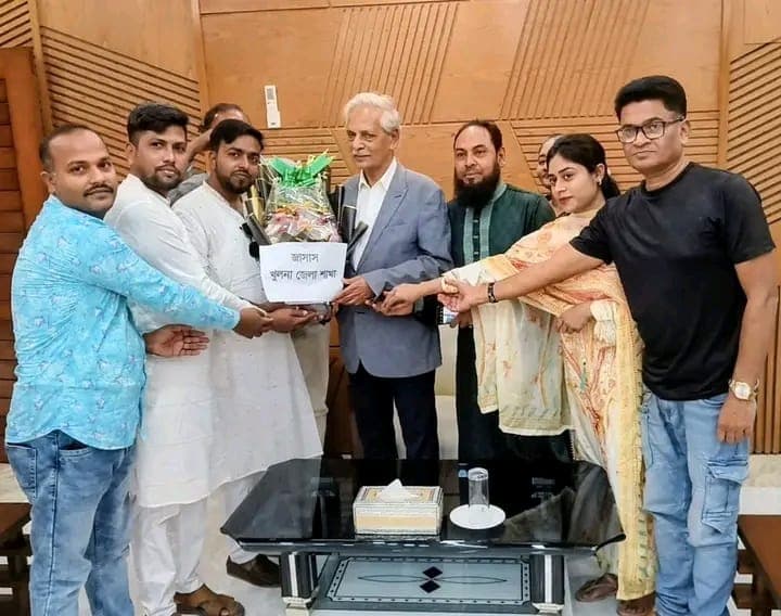 সংস্কৃতি বিষয়ক মন্ত্রী নিতাই রায় চৌধুরীকে খুলনা জেলা জাসাসের ফুলেল শুভেচ্ছা