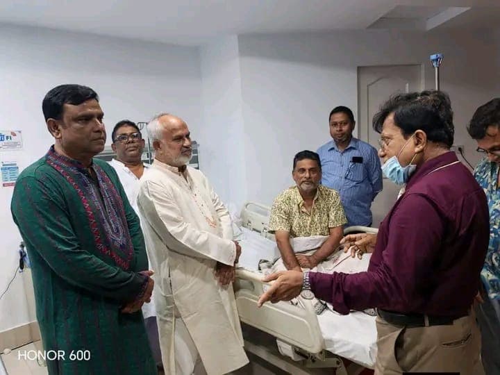 এডভোকেট মোল্লা মশিয়ুর রহমান নান্নুকে দেখতে গেলেন কেসিসি প্রশাসক মঞ্জু