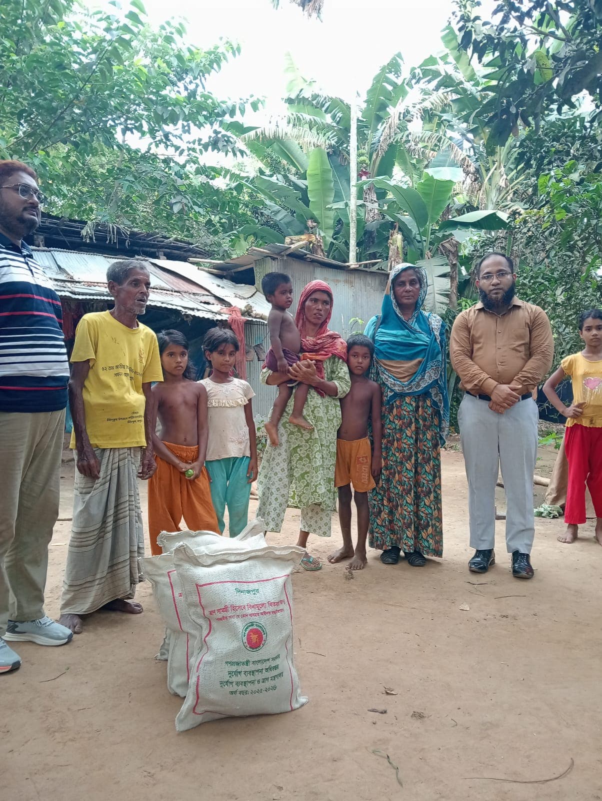চোখের সামনেই ছিল মানবেতর জীবন, শুকতারা প্রিয়ার পরিবারের কান্না মুছতে হাজির ইউএনও