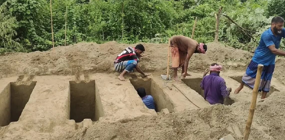 একসাথে ডুবে মৃত্যু, পাশাপাশি কবরে শায়িত হলো আত্মীয় পাঁচ শিশুর নিথর দেহ