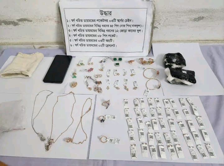 ৪৫টি নাকফুলসহ বিপুল স্বর্ণ-ডায়মন্ডের খনি! খুলনায় ধরা পড়া ব্যক্তির আসল পরিচয় কী