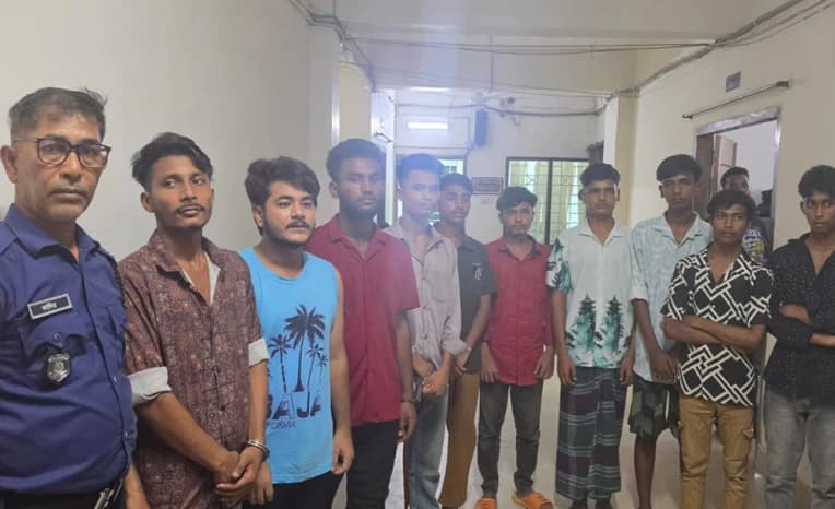 সরকারবিরোধী মিছিলের প্রস্তুতি ব্যর্থ: ফতুল্লায় নিষিদ্ধ ছাত্রলীগ ও যুবলীগের ১০ নেতাকর্মী গ্রেপ্তার