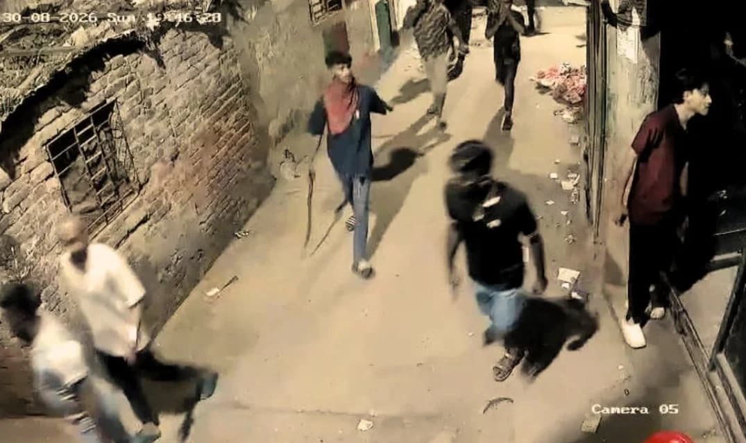 মাদক নিয়ন্ত্রণ নিয়ে গেন্ডারিয়ায় রক্তাক্ত সংঘাত, সিসিটিভি ফুটেজে শনাক্ত হলো ৩ অস্ত্রধারী