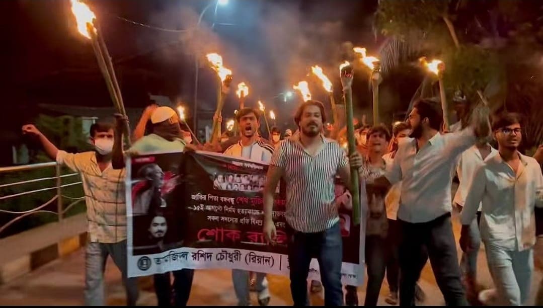 ফরিদপুরে নিষিদ্ধ ছাত্রলীগের মশাল মিছিল, খোঁজ করছে পুলিশ
