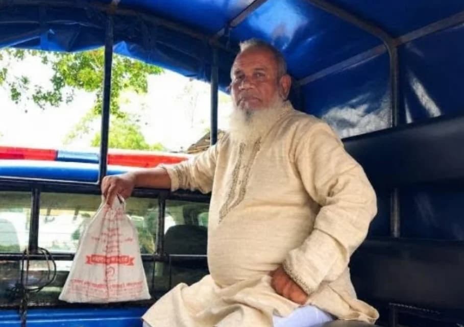 সরকারি সম্পদ চুরির সময় হাতেনাতে ধরা পড়লেন ইউপি চেয়ারম্যান, অপরাধ স্বীকার