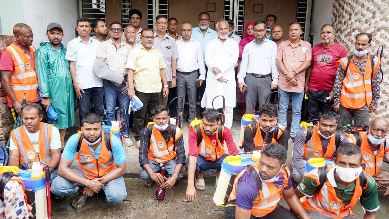 মরণব্যাধি ডেঙ্গুর বিরুদ্ধে যুদ্ধ: খুলনার ৩১ ওয়ার্ডে একযোগে লার্ভা নিধন অভিযান শুরু