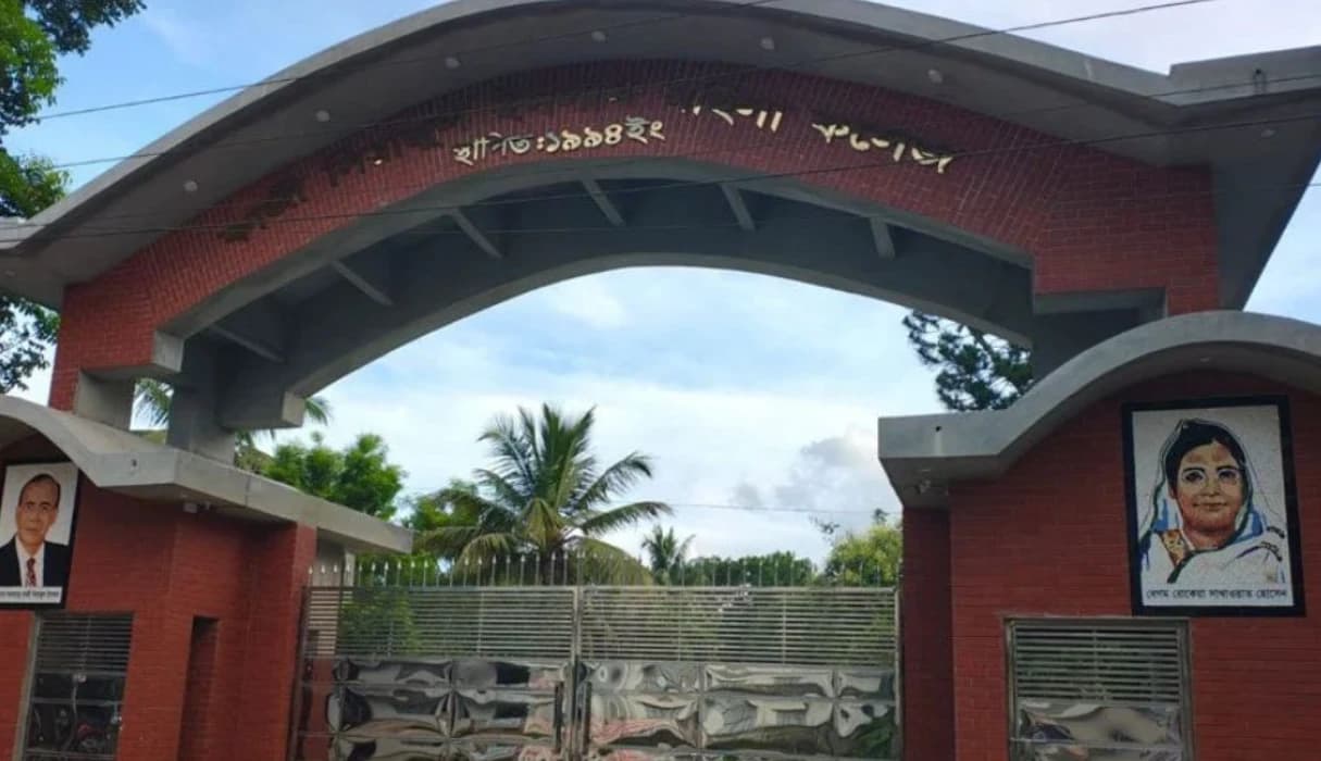 বোয়ালমারীতে ৬ শিক্ষকের কাছে লাখ টাকা চাঁদা দাবি ও প্রাণনাশের হুমকি, পুলিশি তদন্ত শুরু