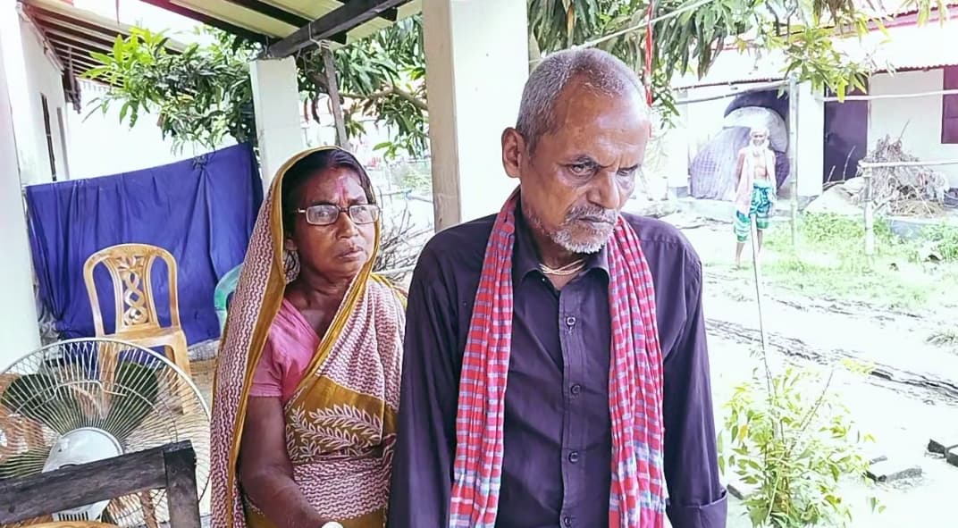 ভাতিজার প্রতারণা: অন্ধ চাচার পৌনে দুই শতাংশের বদলে হাতিয়ে নিলেন ১৮ শতাংশ জমি!