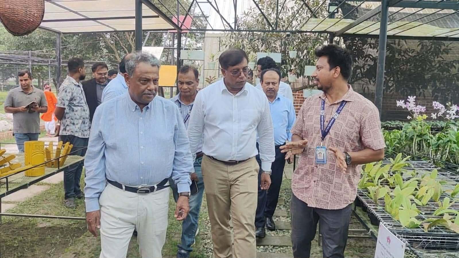 ঠাকুরগাঁওয়ে ইকো ইউনিভার্সিটি ও লোকায়ন জাদুঘর পরিদর্শন করলেন ইউজিসির চেয়ারম্যান