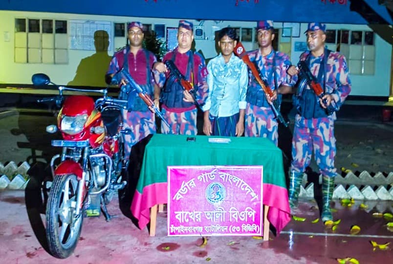 সীমান্তে ৫৩ বিজিবির পৃথক অভিযানে মাদকসহ আটক ১