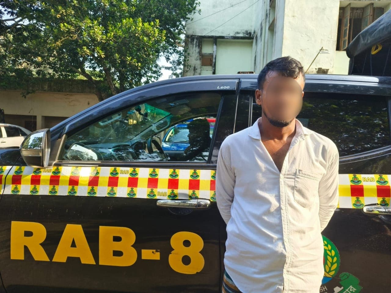 পিরোজপুরে চাঞ্চল্যকর ডাকাতি: আন্তঃজেলা ডাকাত সরদার মান্নু গ্রেপ্তার