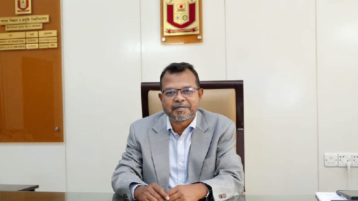 এআইটি অ্যালামনাই অ্যাওয়ার্ড পেলেন পাবিপ্রবির উপ-উপাচার্য অধ্যাপক ডা: মো: নজরুল ইসলাম