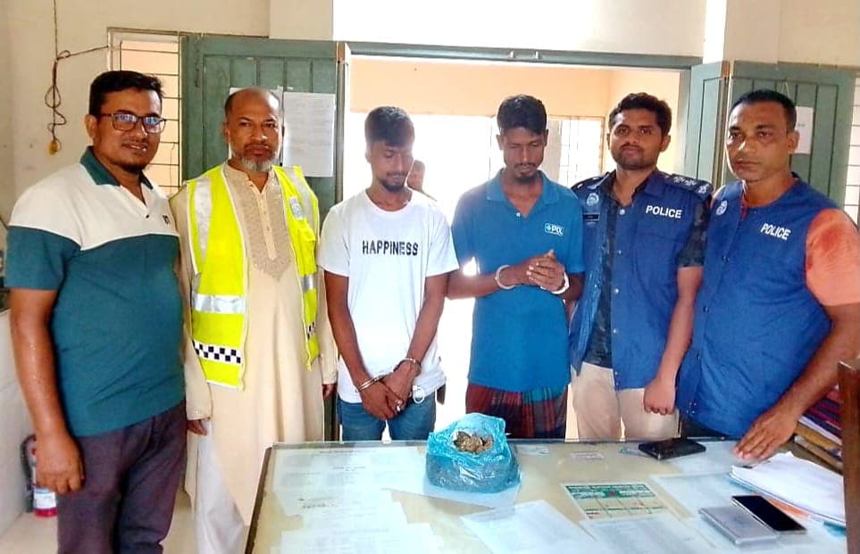 কাঁঠালিয়ায় গাঁজাসহ দুই কারবারি গ্রেফতার