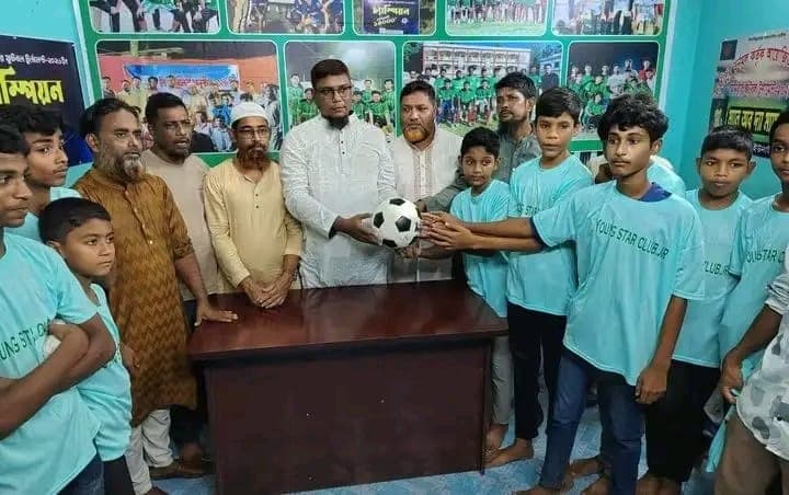 ফেনীতে গোবিন্দপুর ইয়ং স্টার ক্লাবের জুনিয়র সদস্যদের মাঝে বিএনপি নেতাদের জার্সি ও ক্রীড়া সামগ্রী বিতরণ