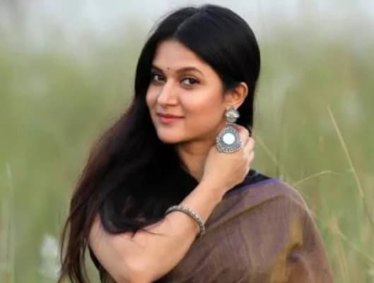 ক্যামেরার আলো ছেড়ে বিশ্বমঞ্চে মিথিলা