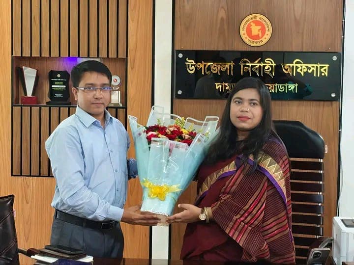 দামুড়হুদায় নতুন এসিল্যান্ড মো: সাজ্জাদ হোসেনের যোগদান, ইউএনও’র অভিনন্দন
