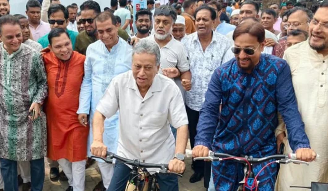 শিক্ষার্থীদের কম্পিউটার ও কৃত্রিম বুদ্ধিমত্তা শিখতেই হবে: অর্থমন্ত্রী আমির খসরু