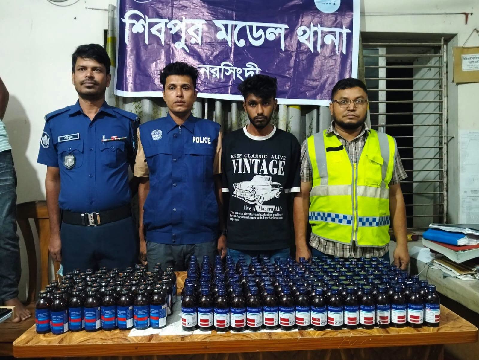 নরসিংদী শিবপুরে ১৯৮ বোতল ফেনসিডিলসহ কার জব্দ, আটক ১