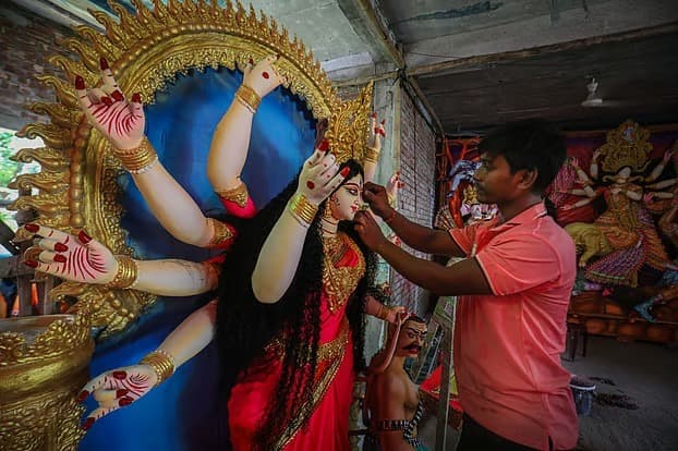নরসিংদীতে শুরু হয়েছে ব্যাপক প্রস্তুতি। জেলার ছয় উপজেলায় এবার ৩৬১টি মণ্ডপে এই পূজা অনুষ্ঠিত হওয়ার কথা রয়েছে