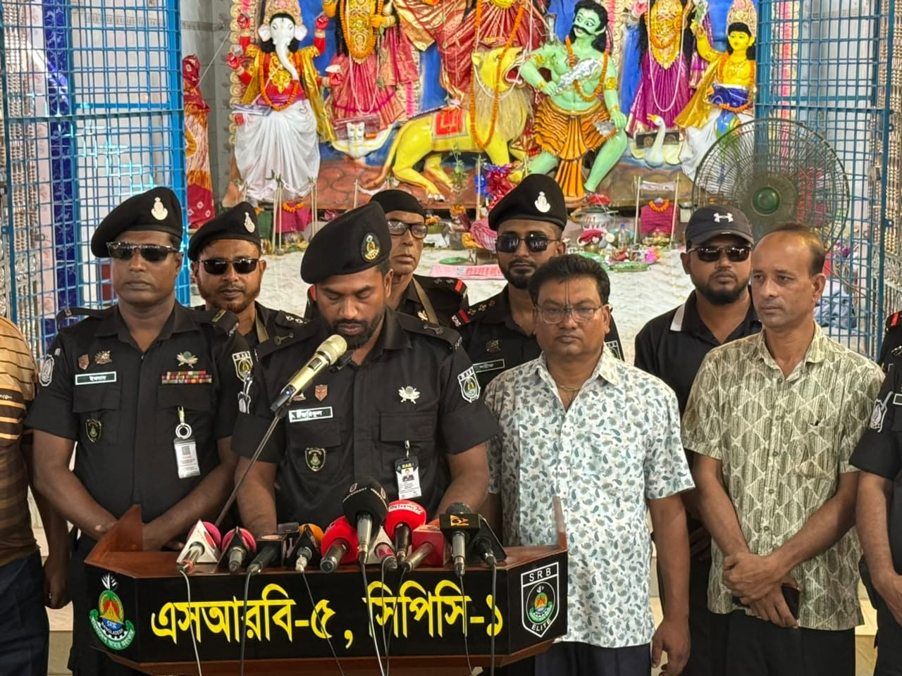 চাঁপাইনবাবগঞ্জে দুর্গাপূজামণ্ডপ পরিদর্শন ও এসআরবি-৫-এর প্রেস ব্রিফিং