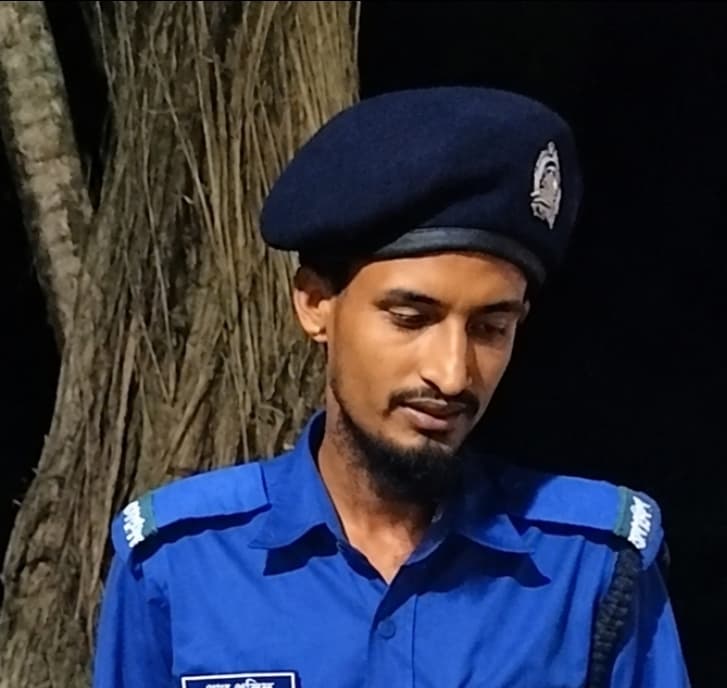 গোপালগঞ্জে পরিষদ প্রাঙ্গণে গ্রাম পুলিশকে চড় মারার অভিযোগ চেয়ারম্যান রানার বিরুদ্ধে