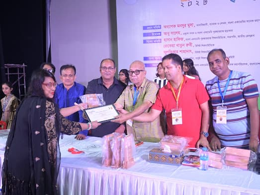 পাঠকের ভালোবাসায় সেরা বিক্রিত বইয়ের সম্মান পেলেন শাম্মী তুলতুল