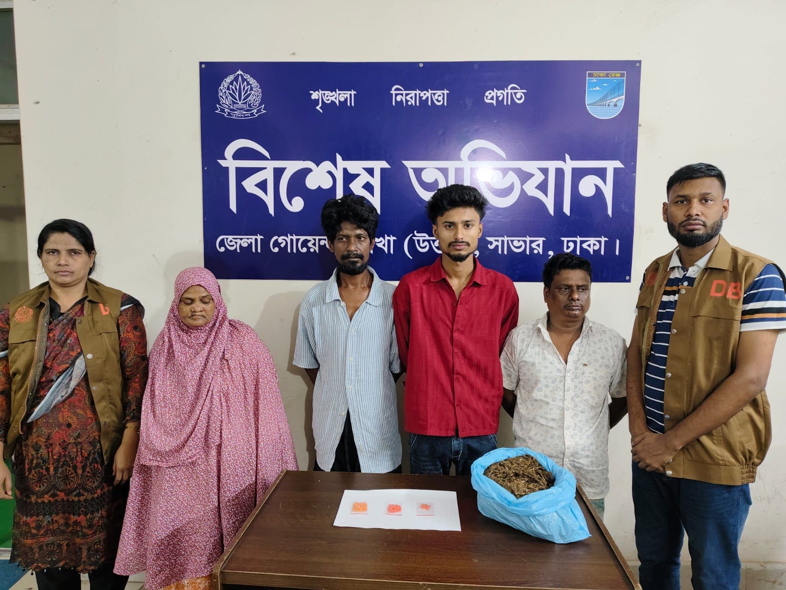 সাভার-আশুলিয়ায় ১৭০ ইয়াবা ও ১ কেজি গাঁজাসহ গ্রেপ্তার ৪