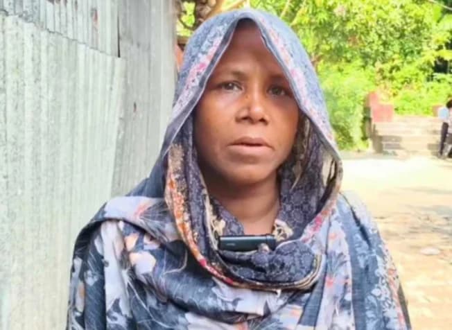 ভাইয়ের দাফনে বাধার প্রতিবাদ করায় প্রাণভয়ে এলাকা ছাড়লেন মুক্তিযোদ্ধার বোন হেনা